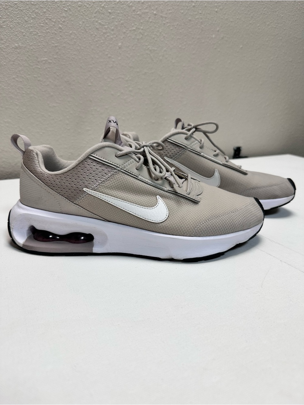 Nike Air Max Intrlk Lite DH0874-001 Women's Size 11 Running Shoes Grey White